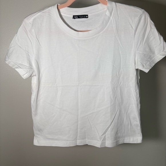 Zara Women’s Classic White Short Sleeve Tee - Picture 2 of 8